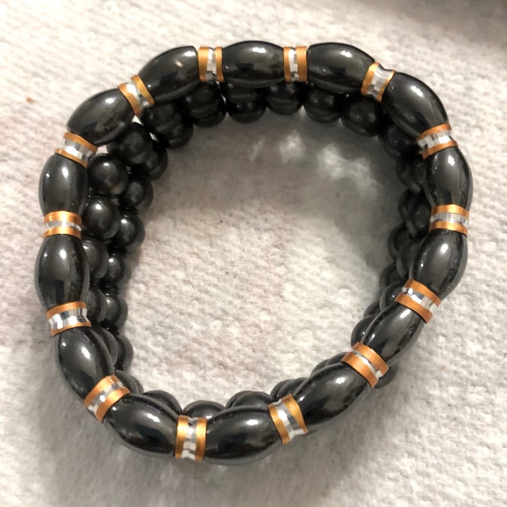 3 Hematites Stretchable Bracelet, 1 Oval pattern and 2 Round Beads pattern.